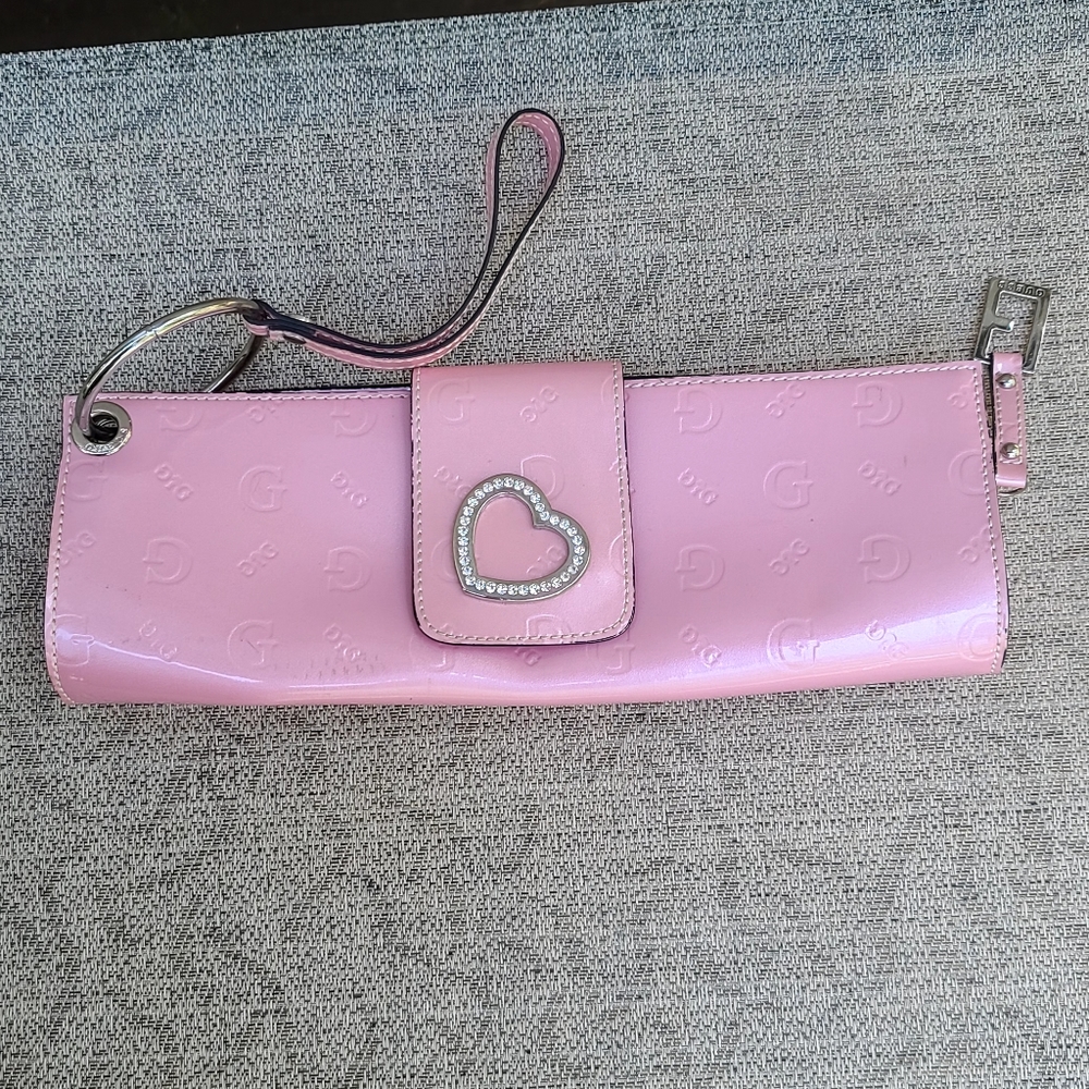 Guess pink patent leather embossed GG logo heart charm wristlet - Picture 7 of 13